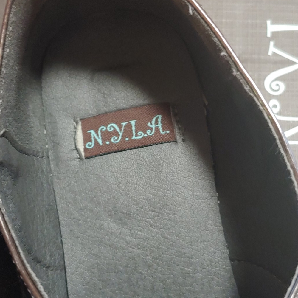 Shoes - Picture 2 of 3